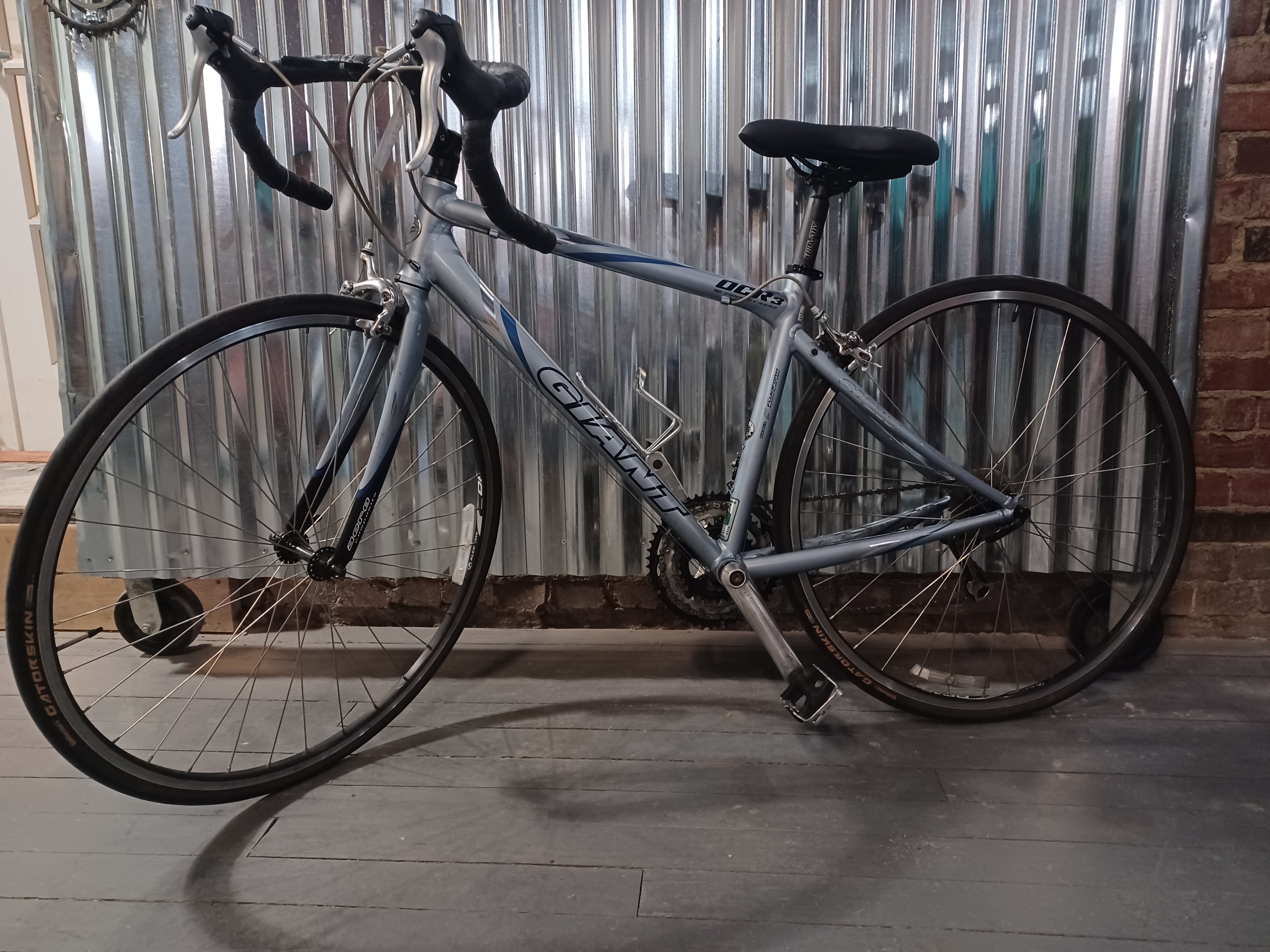 Used: GIANT EAS DCR3 Road Bicycle – Carried Away Outfitters