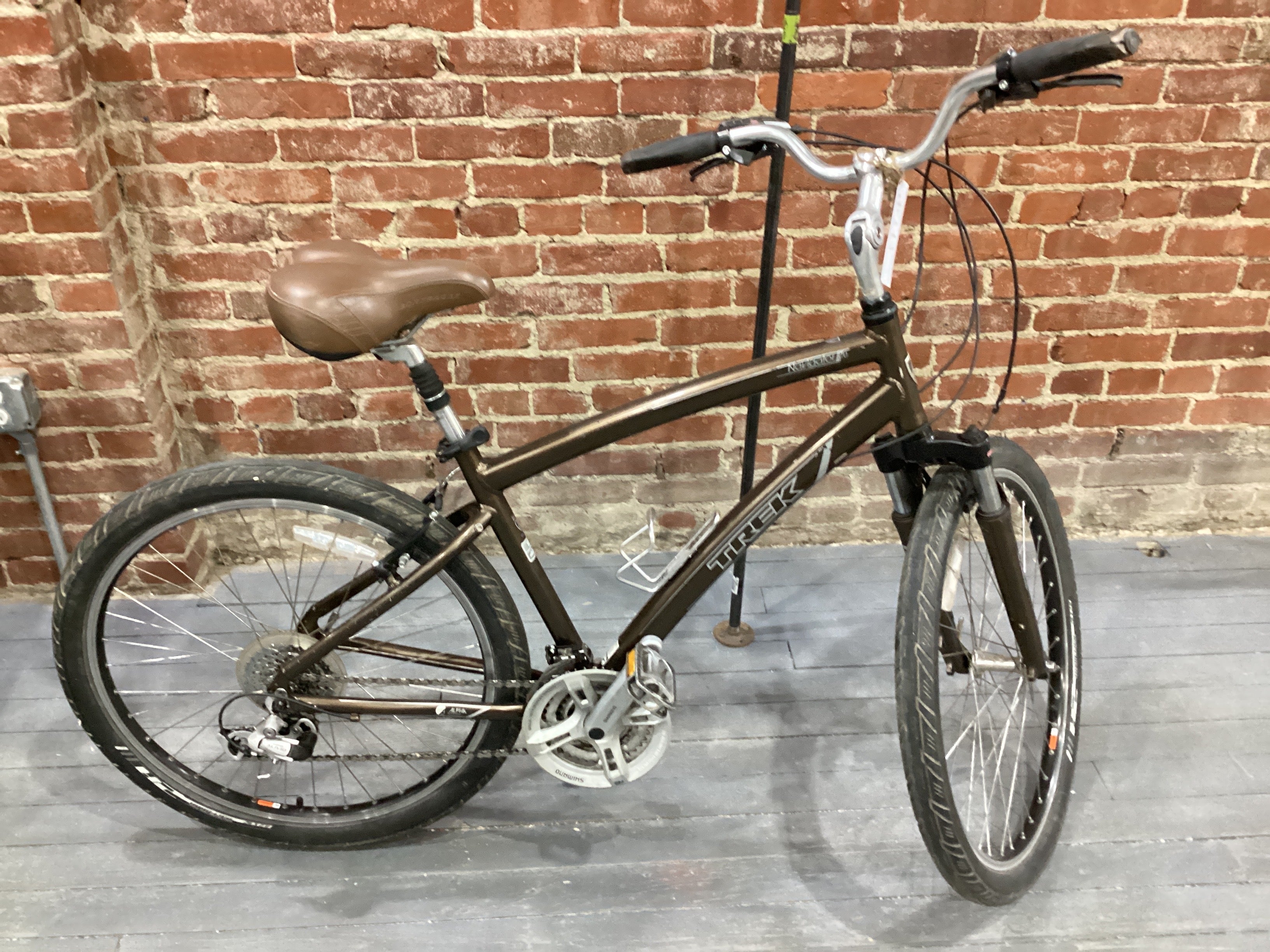 trek navigator bicycle Used: 2012 3.0 – Carried Away Outfitters Alexander McQueen Black and neutral:white-sands Size:CDF401A(Left Hand Retrieve)