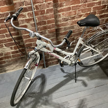 Load image into Gallery viewer, Used Schwinn Wayfarer Bicycle