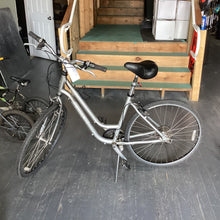 Load image into Gallery viewer, Used 2012 Trek 7000 Bicycle WSD